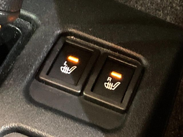 【シートヒーター】寒い日に重宝するシートヒーター!エアコンより早く温まってくれるので寒がりの人も安心ですね♪エアコンの温風は乾燥するから苦手、という方にもをおすすめです。