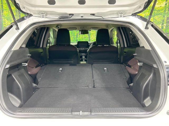 後席を格納すると、これだけの広さが!シーンに合わせたシートアレンジで、大きな荷物も積むことが出来ます♪