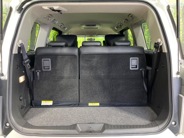 ���i�̂���������ʋ΁A���}���ɏ\���ȉ׎��X�y�[�X���m�ۂ��Ă���܂��B�Z�J���h�V�[�g��|���ƁA�傫�ȉו��̐ύڂ��\�ł���