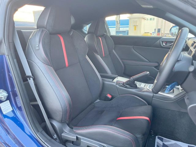 �y�n�[�t���U�[�V�[�g�z�������ƍ���S�n�𗼗������l�C�̃V�[�g���w�ʁE���ʂ̃t�@�u���b�N�f�ނ́A�ʋC���̗ǂ��⊊��ɂ����ɗD��Ă��܂��B�C���╞���ɍ��E���ꂸ���K�ɂ���肢�������܂��B