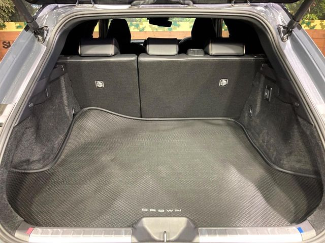 ���i�̂���������ʋ΁A���}���ɏ\���ȉ׎��X�y�[�X���m�ۂ��Ă���܂��B�Z�J���h�V�[�g��|���ƁA�傫�ȉו��̐ύڂ��\�ł���