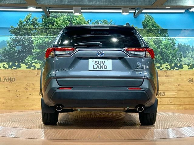 安心の最長10年・走行無制限保証(有償)をご用意。保証内容も充実はもちろん、無料点検&オイル交換や、年中無休の全国・24時間ロードサービスも付帯されておりますのでご安心下さい。