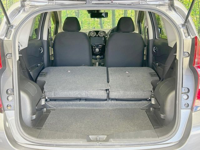 ���i�̂���������ʋ΁A���}���ɏ\���ȉ׎��X�y�[�X���m�ۂ��Ă���܂��B�Z�J���h�V�[�g��|���ƁA�傫�ȉו��̐ύڂ��\�ł���