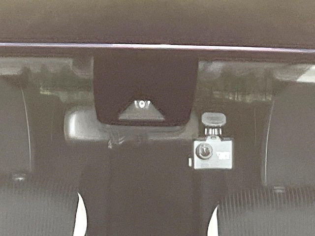 【トヨタセーフティセンス】走行中に前方の車両等を認識し、衝突しそうな時は警報とブレーキで衝突回避と被害軽減をアシスト。より安全にドライブをお楽しみいただけます。