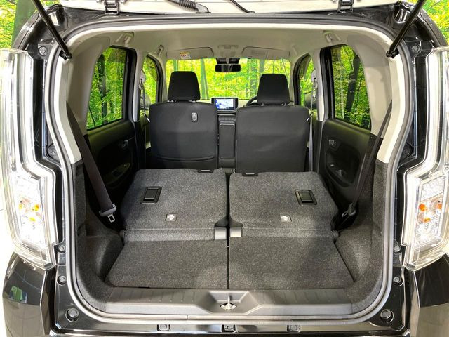 ���i�̂���������ʋ΁A���}���ɏ\���ȉ׎��X�y�[�X���m�ۂ��Ă���܂��B�Z�J���h�V�[�g��|���ƁA�傫�ȉו��̐ύڂ��\�ł���