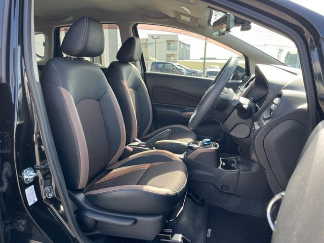 �y�n�[�t���U�[�V�[�g�z�������ƍ���S�n�𗼗������l�C�̃V�[�g���w�ʁE���ʂ̃t�@�u���b�N�f�ނ́A�ʋC���̗ǂ��⊊��ɂ����ɗD��Ă��܂��B�C���╞���ɍ��E���ꂸ���K�ɂ���肢�������܂��B