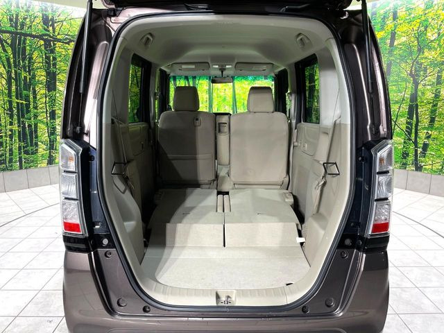 ���i�̂���������ʋ΁A���}���ɏ\���ȉ׎��X�y�[�X���m�ۂ��Ă���܂��B�Z�J���h�V�[�g��|���ƁA�傫�ȉו��̐ύڂ��\�ł���