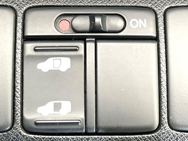 �y�p���[�X���C�h�h�A�z�X�}�[�g�L�[��^�]�Ȃ̃X�C�b�`�ŃX���C�h�h�A�̊J���\���d��������͂����ăh�A���J����K�v�������A���������q�l�ł��A�d���ו��������Ă��鎞�����N�ɊJ���߂ł��܂���