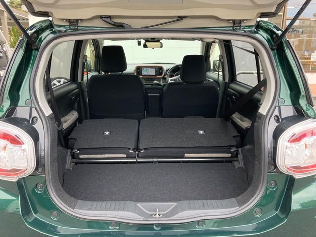 ���i�̂���������ʋ΁A���}���ɏ\���ȉ׎��X�y�[�X���m�ۂ��Ă���܂��B�Z�J���h�V�[�g��|���ƁA�傫�ȉו��̐ύڂ��\�ł���