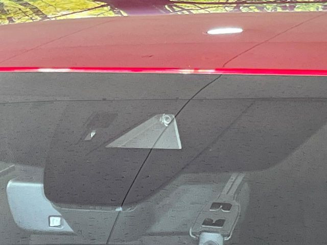 �y�X�}�[�g�u���[�L�T�|�[�g�z���s���ɑO���̎ԗ�����F�����A�Փ˂������Ȏ��͌x��ƃu���[�L�ŏՓˉ���Ɣ�Q�y�����A�V�X�g�B�����S�Ƀh���C�u�����y���݂��������܂��B