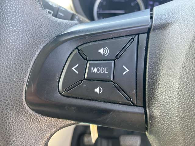 �y�X�e�A�����O�X�C�b�`�z�n���h���̃{�^���ŊȒP�Ƀi�r�̉��ʂ�`�����l������\�ł���