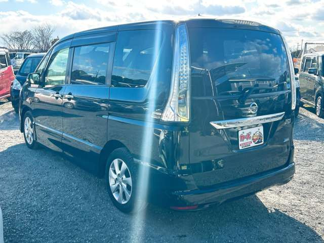 ���X�ł͌y�����Ԃ��畁�ʎԂ܂ŕ��L���I�[�����[�J�[�̎Ԏ�E�F�E�O���[�h��L�x�ɑ����Ă���܂��B