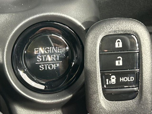 �yHonda�X�}�[�g�L�[�z�J�o����|�P�b�g�ɓ��ꂽ�܂܂ł��h�A�̎{���E�������\�ȃX�}�[�g�L�[�𑕔��B�G���W���̃I���E�I�t�����J�M�����o���K�v����������Ƃ��Ă��֗��ł���