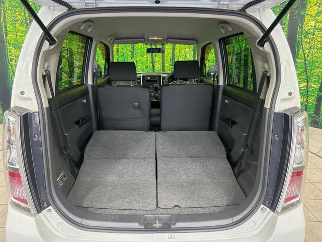 ���i�̂���������ʋ΁A���}���ɏ\���ȉ׎��X�y�[�X���m�ۂ��Ă���܂��B�Z�J���h�V�[�g��|���ƁA�傫�ȉו��̐ύڂ��\�ł���