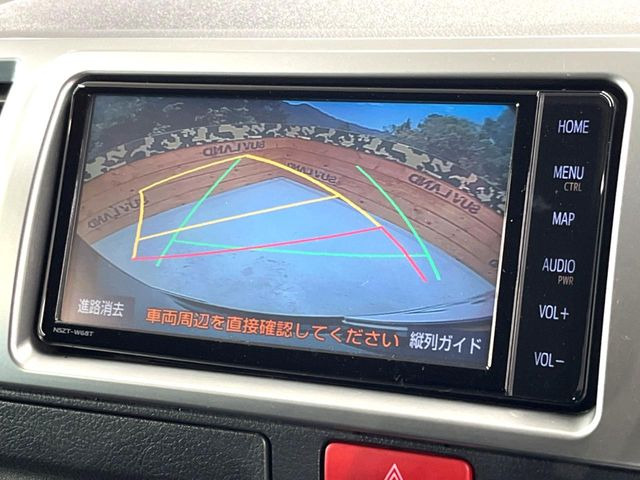 【バックカメラ】駐車時に後方がリアルタイム映像で確認できます。大型商業施設や立体駐車場での駐車時や、夜間のバック時に大活躍!運転スキルに関わらず、今や必須となった装備のひとつです!