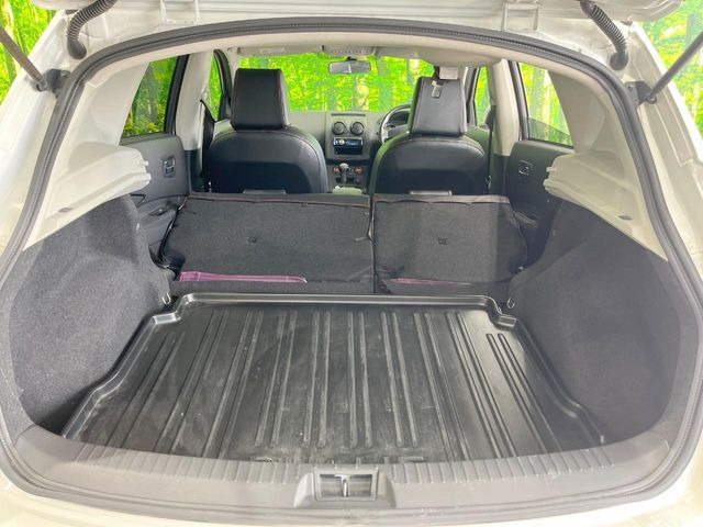 ���i�̂���������ʋ΁A���}���ɏ\���ȉ׎��X�y�[�X���m�ۂ��Ă���܂��B�Z�J���h�V�[�g��|���ƁA�傫�ȉו��̐ύڂ��\�ł���