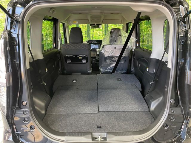 ���i�̂���������ʋ΁A���}���ɏ\���ȉ׎��X�y�[�X���m�ۂ��Ă���܂��B�Z�J���h�V�[�g��|���ƁA�傫�ȉו��̐ύڂ��\�ł���