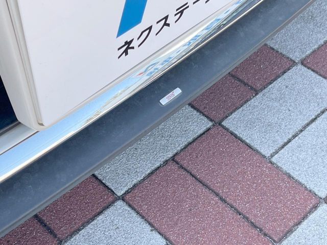 �ySTI�X�^�C���p�b�P�[�W�z�t�����g�E�T�C�h�E���A��STI�̃G�A���œ���B�O�ς̃X�|�[�e�B�[�����ۗ������Ă���邾���łȂ��A�������s���̋�̓o�����X���œK�����Ă���܂��B