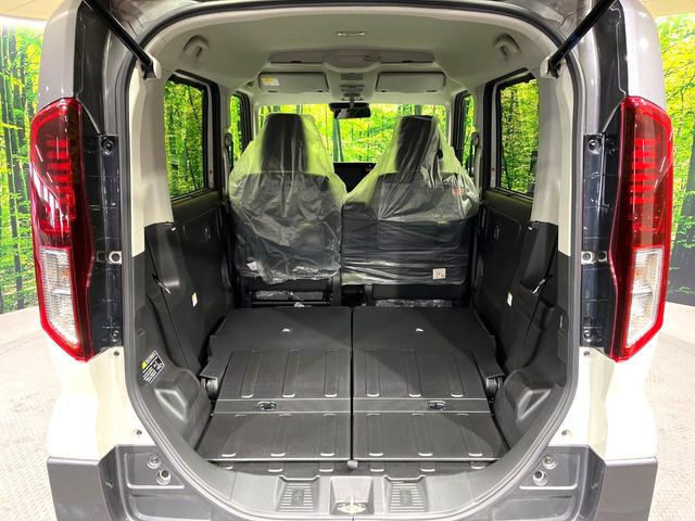 ���i�̂���������ʋ΁A���}���ɏ\���ȉ׎��X�y�[�X���m�ۂ��Ă���܂��B�Z�J���h�V�[�g��|���ƁA�傫�ȉו��̐ύڂ��\�ł���