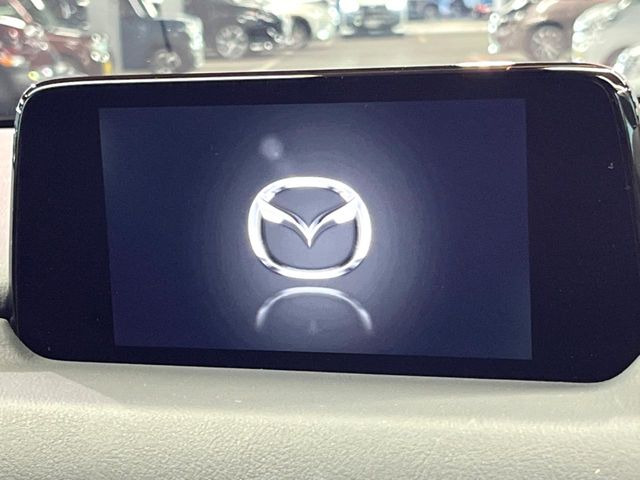 �y8�C���`�}�c�_�R�l�N�g�z�ԓ��̕��͋C�Ƀ}�b�`������^�̃f�B�X�v���C�B�X�}�z�ڑ��ł̃i�r�g�p��Bluetooth�Đ����A�l�X�ȋ@�\���y���߂܂��B�����I�ȃ_�C�������삪�\�ŁA�g��������ǍD�ł��B