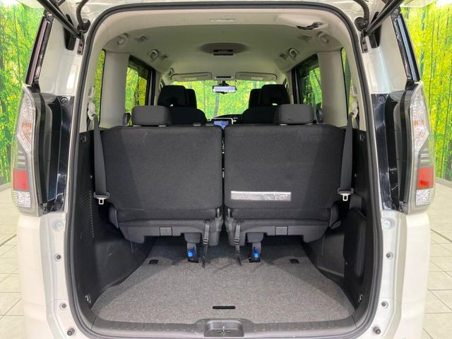 ���i�̂���������ʋ΁A���}���ɏ\���ȉ׎��X�y�[�X���m�ۂ��Ă���܂��B�T�[�h�V�[�g��|���ƁA�傫�ȉו��̐ύڂ��\�ł���