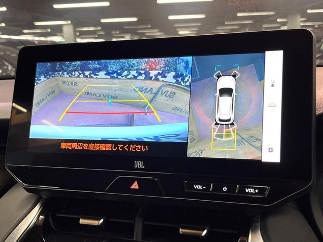 【パノラミックビューモニター】専用のカメラにより、上から見下ろしたような視点で360度クルマの周囲を確認することができます☆死角部分も確認しやすく、狭い場所での切り返しや駐車もスムーズに行えます。