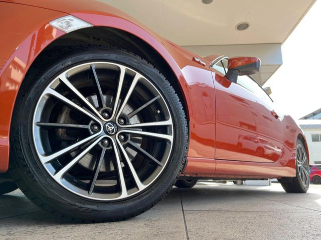 �y����17�C���`�A���~�z�C�[���z�O�ςɃ}�b�`���������A���~�z�C�[���𑕒����Ă���܂��B�e��ЊO�A���~�z�C�[����A�X�^�b�h���X�^�C�����戵�����Ă���܂��B���񂲑��k����������