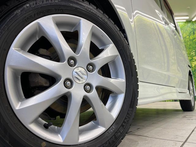 �y����15�C���`�A���~�z�C�[���z�O�ςɃ}�b�`���������A���~�z�C�[���𑕒����Ă���܂��B�e��ЊO�A���~�z�C�[����A�X�^�b�h���X�^�C�����戵�����Ă���܂��B���񂲑��k����������