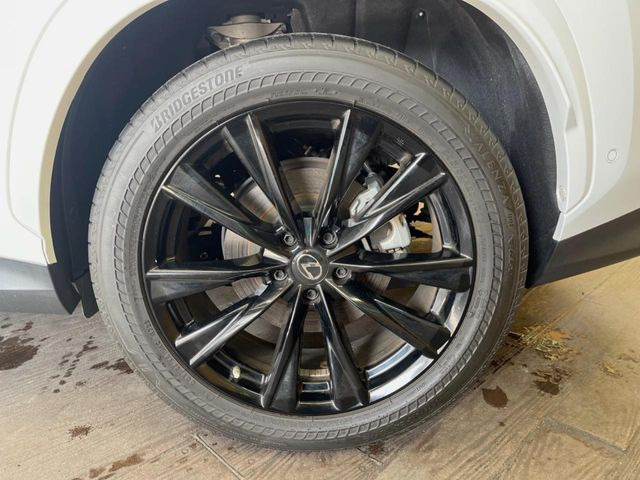 �y����20�C���`�A���~�z�C�[���z�O�ςɃ}�b�`���������A���~�z�C�[���𑕒����Ă���܂��B�e��ЊO�A���~�z�C�[����A�X�^�b�h���X�^�C�����戵�����Ă���܂��B���񂲑��k����������