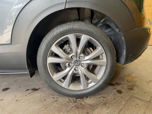 �y����18�C���`�A���~�z�C�[���z�O�ςɃ}�b�`���������A���~�z�C�[���𑕒����Ă���܂��B�e��ЊO�A���~�z�C�[����A�X�^�b�h���X�^�C�����戵�����Ă���܂��B���񂲑��k����������