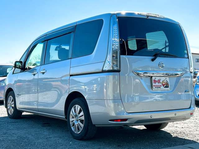 ���X�ł͌y�����Ԃ��畁�ʎԂ܂ŕ��L���I�[�����[�J�[�̎Ԏ�E�F�E�O���[�h��L�x�ɑ����Ă���܂��B