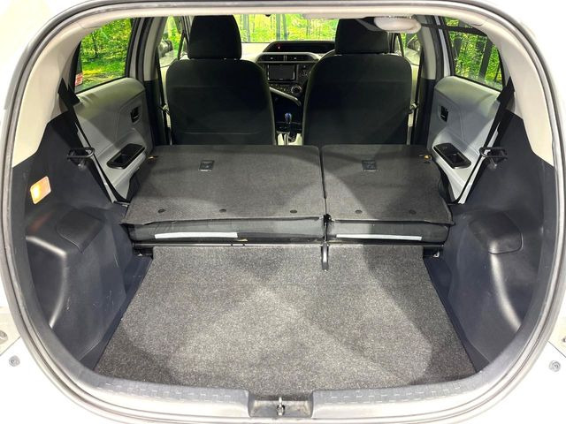 ���i�̂���������ʋ΁A���}���ɏ\���ȉ׎��X�y�[�X���m�ۂ��Ă���܂��B�Z�J���h�V�[�g��|���ƁA�傫�ȉו��̐ύڂ��\�ł���