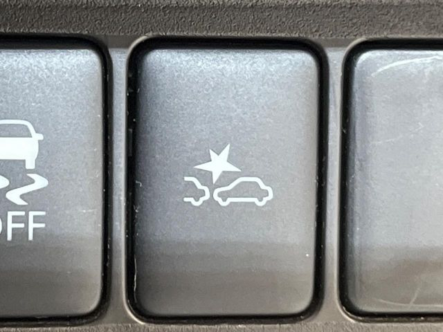 �y�O�He-Assist�z���s���ɑO���̎ԗ�����F�����A�Փ˂������Ȏ��͌x��ƃu���[�L�ŏՓˉ���Ɣ�Q�y�����A�V�X�g�B�����S�Ƀh���C�u�����y���݂��������܂��B