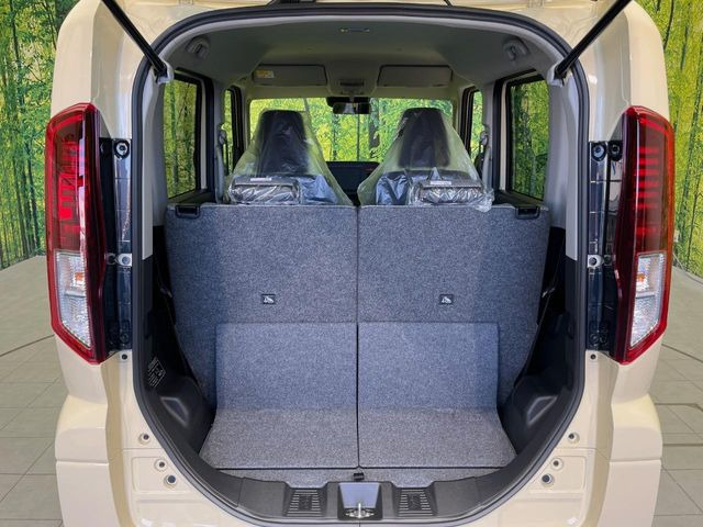 ���i�̂���������ʋ΁A���}���ɏ\���ȉ׎��X�y�[�X���m�ۂ��Ă���܂��B�Z�J���h�V�[�g��|���ƁA�傫�ȉו��̐ύڂ��\�ł���