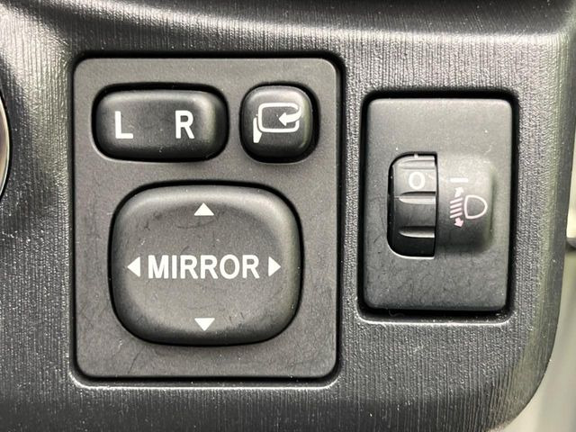 �y�d���i�[�~���[�z�T�C�h�~���[�͓d���i�[���ƂȂ��Ă���A�������ԏ�ł��L�Y�������X�N��}�����܂��B