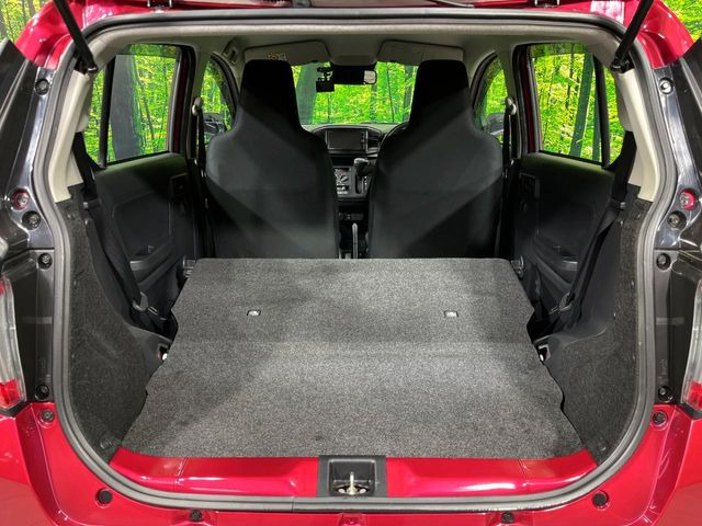 ���i�̂���������ʋ΁A���}���ɏ\���ȉ׎��X�y�[�X���m�ۂ��Ă���܂��B�Z�J���h�V�[�g��|���ƁA�傫�ȉו��̐ύڂ��\�ł���