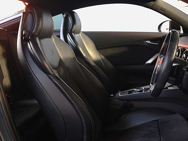 TTクーペ45 TFSI クワトロ Sラインパッケージ 4WD