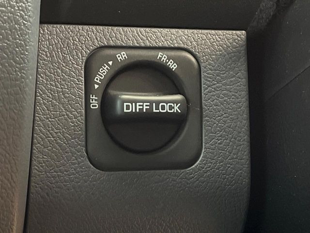 �y���A�f�t���b�N�z���H��ᓹ�ȂǂŎԂ��X�^�b�N�����ꍇ�ł��A�^�C���̋�]��}�����E�o���₷������f�t���b�N�𑕔��B�ϐ�n��I�t���[�h�ł̎g�p���������ɂ��X�X���̈��ł���