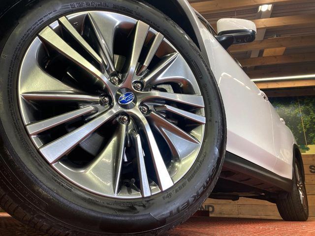 �y����18�C���`�A���~�z�C�[���z�O�ςɃ}�b�`���������A���~�z�C�[���𑕒����Ă���܂��B�e��ЊO�A���~�z�C�[����A�X�^�b�h���X�^�C�����戵�����Ă���܂��B���񂲑��k����������