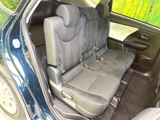後部座席も気になるようなキズ・汚れやへたり等、大きなダメージはなく、良好な状態です。