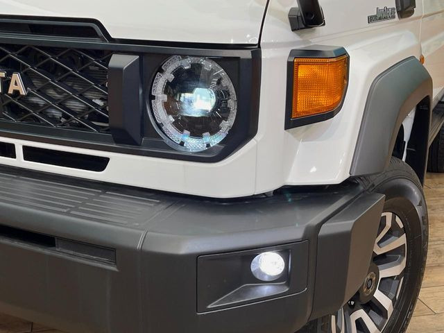 �yLED�w�b�h���C�g�z���V����ԑ��s�����ǍD�Ȏ��E���m�ۂ����S���ĉ^�]�ł��鍂�P�xLED�w�b�h���C�g�𑕔�!�_�����x�������A����d�͂��}�����Ă��܂��B