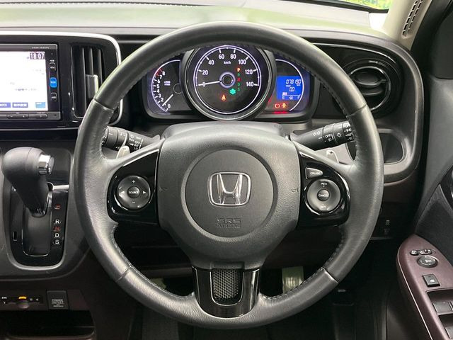 �y�����v�����X�e�A�����O�z�㎿�Ȋv���g�p���邱�ƂŁA��ɂ����������݂ƂĂ��^�]���₷���n���h���ł���