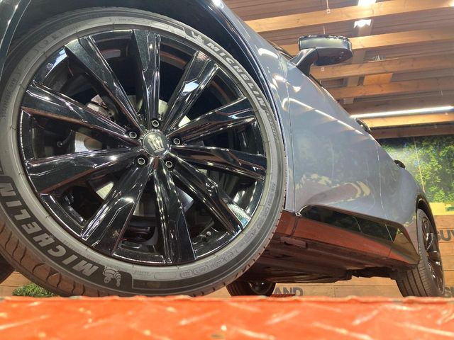 �y����21�C���`�A���~�z�C�[���z�O�ςɃ}�b�`���������A���~�z�C�[���𑕒����Ă���܂��B�e��ЊO�A���~�z�C�[����A�X�^�b�h���X�^�C�����戵�����Ă���܂��B���񂲑��k����������