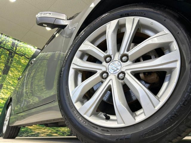 �y����16�C���`�A���~�z�C�[���z�O�ςɃ}�b�`���������A���~�z�C�[���𑕒����Ă���܂��B�e��ЊO�A���~�z�C�[����A�X�^�b�h���X�^�C�����戵�����Ă���܂��B���񂲑��k����������