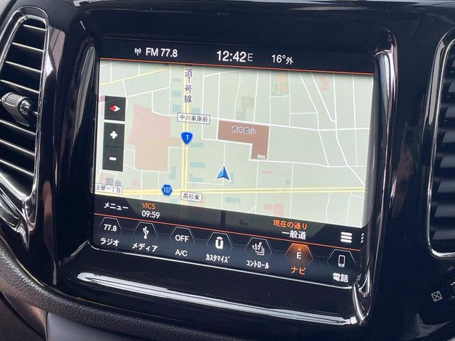 �������i�r:��̊��̂���i�r�́A����������ԓ������o���Ă���܂��BBluetooth�Đ��ȂǃI�[�f�B�I�@�\���[�����Ă���܂��̂ŁA�^�]�����y���߂܂���