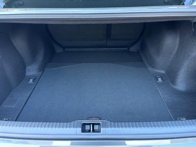 普段のお買い物や通勤、送迎等に十分な荷室スペースを確保しております。