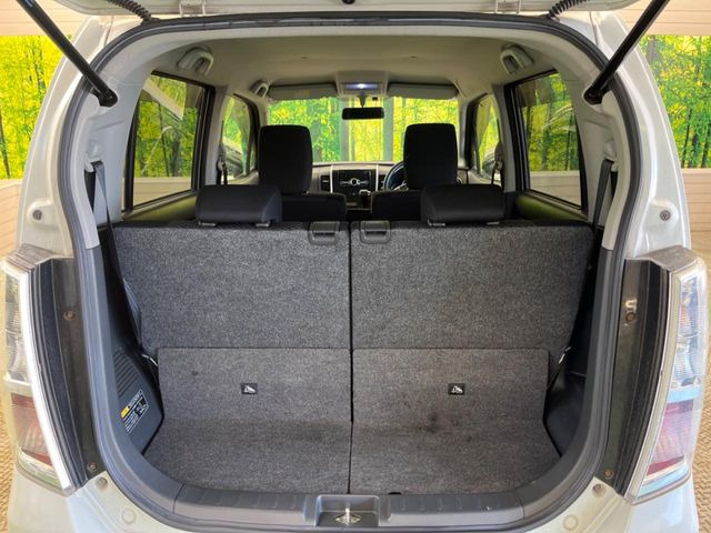 ���i�̂���������ʋ΁A���}���ɏ\���ȉ׎��X�y�[�X���m�ۂ��Ă���܂��B�Z�J���h�V�[�g��|���ƁA�傫�ȉו��̐ύڂ��\�ł���