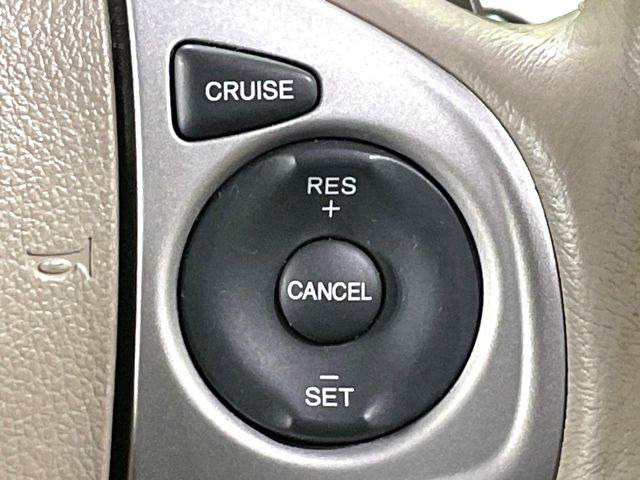 �y�N���[�Y�R���g���[���z�������H�����N���N���s�B�A�N�Z���𗣂��Ă���葬�x�ő��s���ł��A�������^�]���̕��S���y��!�����E�������ȒP�ȃX�C�b�`����Œ����ł��܂��B