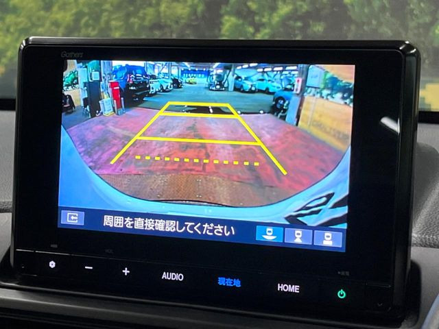 【バックカメラ】駐車時に後方がリアルタイム映像で確認できます。大型商業施設や立体駐車場での駐車時や、夜間のバック時に大活躍!運転スキルに関わらず、今や必須となった装備のひとつです!