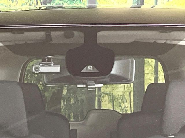 �y�C���e���W�F���g�G�}�[�W�F���V�[�u���[�L�z�t�����g�J�����őO���̎ԗ�����s�҂����m�B�Փ˂������Ȏ��͏Փ˔�Q�y���u���[�L���쓮�A�Փˉ�����T�|�[�g�B�����S�Ƀh���C�u�����y���݂��������܂��B